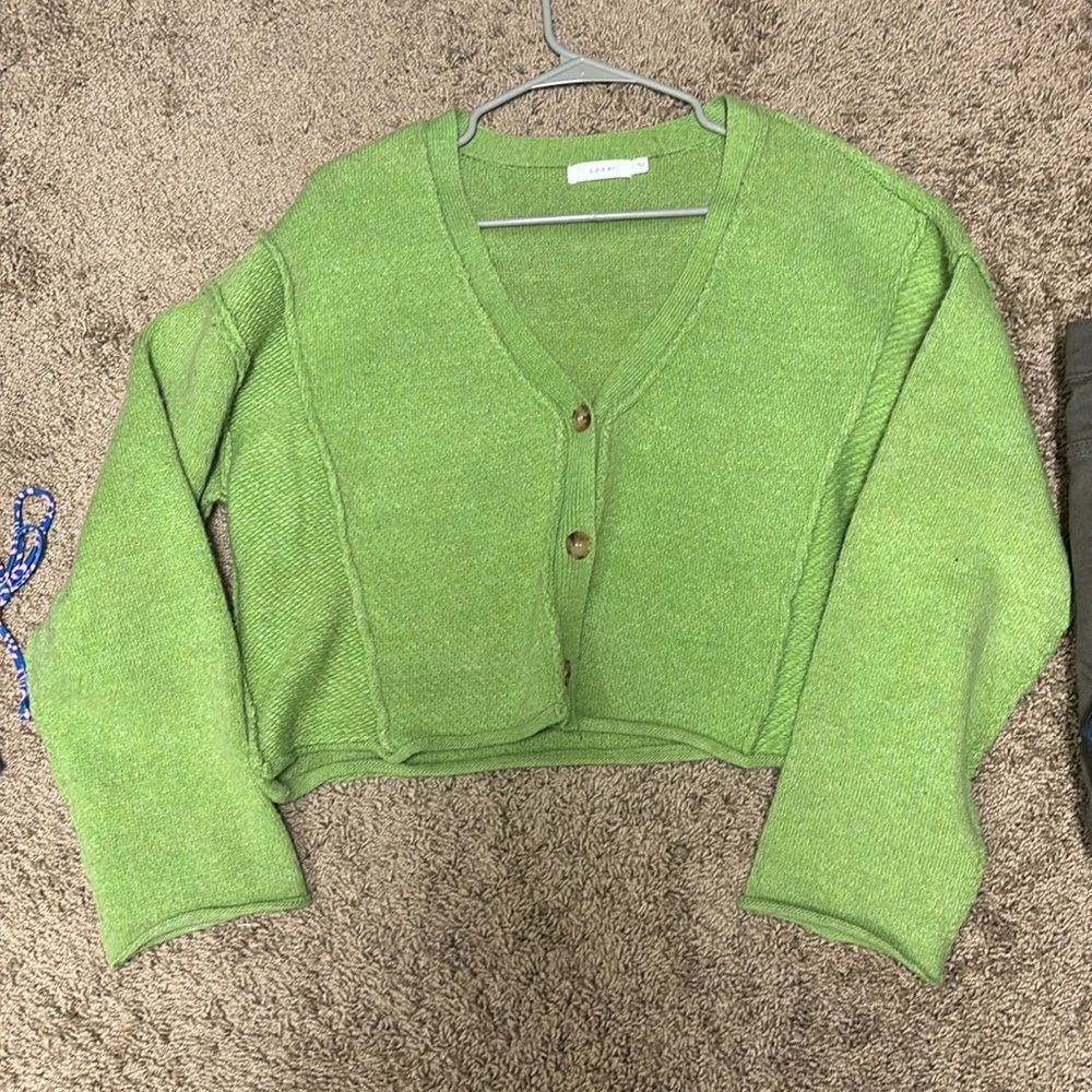 SOLD*** Lush green crop sweater size large